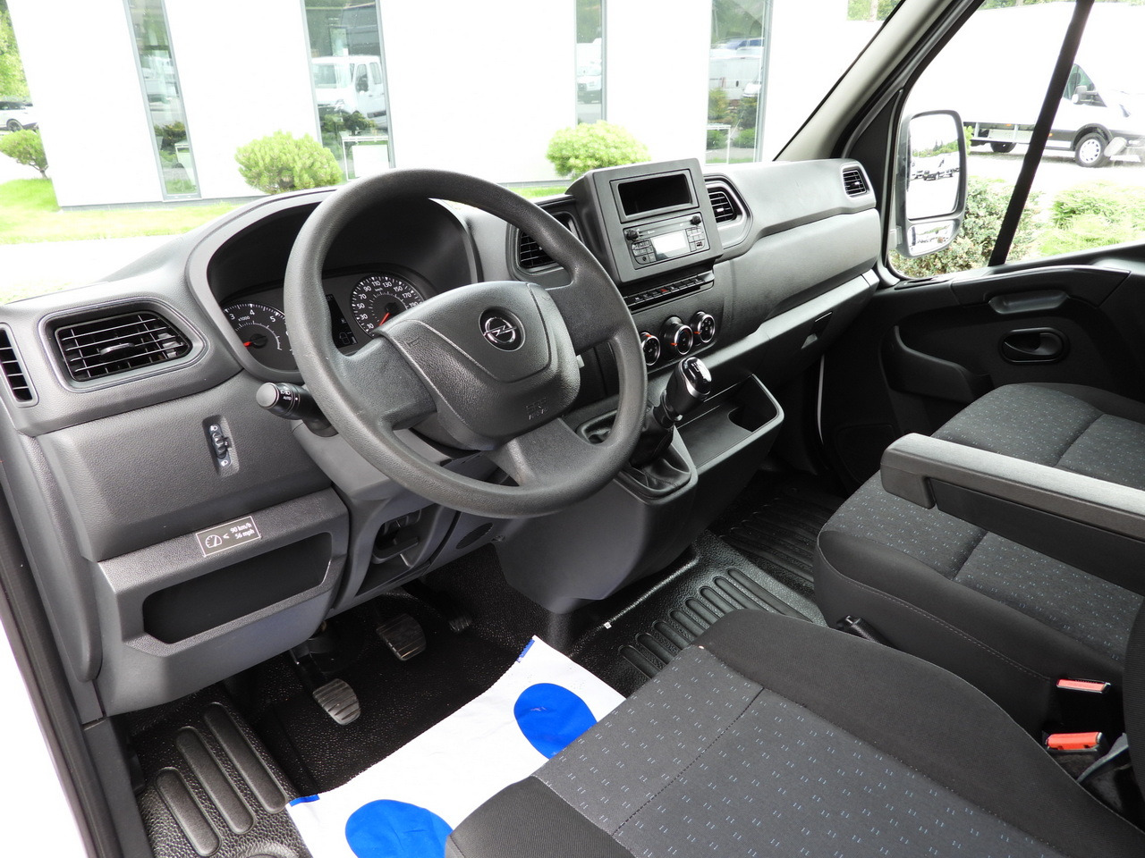 OPEL MOVANO TIPPER DOUBLE CABIN DOKA 7 SEATS LED LIGHTS TWIN WHEELS AIR CONDITIONING 145HP - Mažas savivartis: foto 2 OPEL MOVANO TIPPER DOUBLE CABIN DOKA 7 SEATS LED LIGHTS TWIN WHEELS AIR CONDITIONING 145HP - Mažas savivartis: foto 2