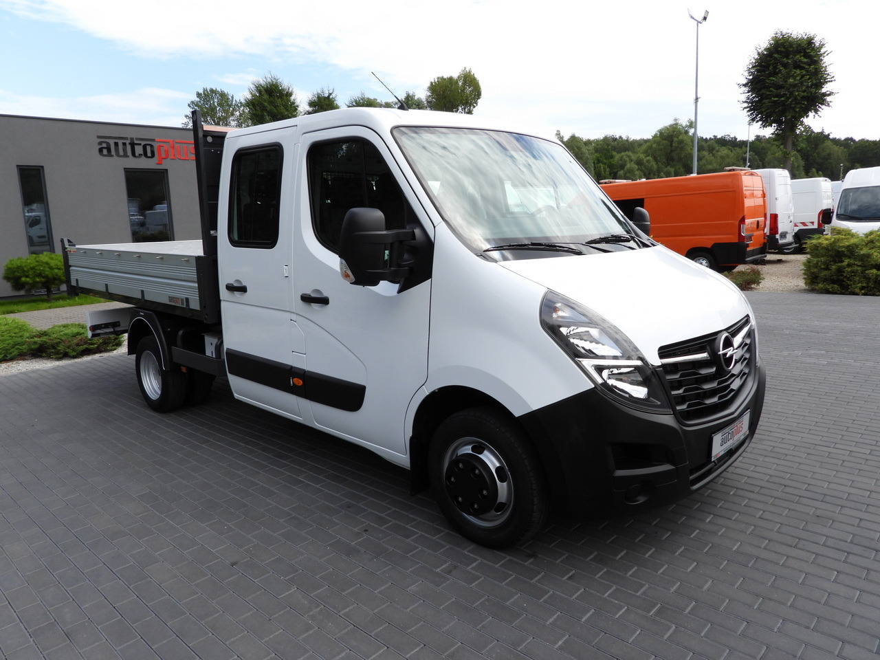 OPEL MOVANO TIPPER DOUBLE CABIN DOKA 7 SEATS LED LIGHTS TWIN WHEELS AIR CONDITIONING 145HP - Mažas savivartis: foto 4 OPEL MOVANO TIPPER DOUBLE CABIN DOKA 7 SEATS LED LIGHTS TWIN WHEELS AIR CONDITIONING 145HP - Mažas savivartis: foto 4