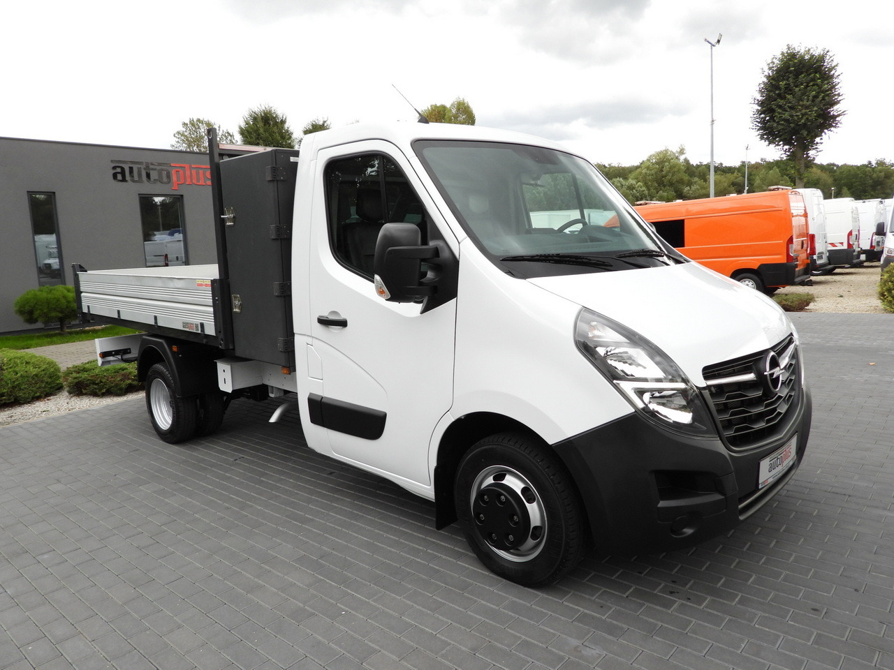OPEL MOVANO TIPPER NAVIGATION LED LIGHTS TWIN WHEELS AIR CONDITIONING 145HP - Mažas savivartis: foto 4 OPEL MOVANO TIPPER NAVIGATION LED LIGHTS TWIN WHEELS AIR CONDITIONING 145HP - Mažas savivartis: foto 4