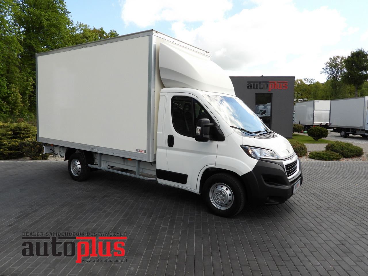 PEUGEOT BOXER BOX 8 PALLETS CRUISE CONTROL AIR CONDITIONING 130HP - Furgonas su krovinių dėže: foto 1 PEUGEOT BOXER BOX 8 PALLETS CRUISE CONTROL AIR CONDITIONING 130HP - Furgonas su krovinių dėže: foto 1