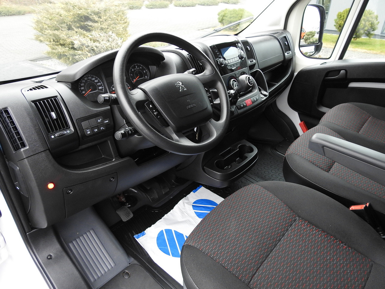PEUGEOT BOXER BOX LIFT 8 PALLETS CRUISE CONTROL AIR CONDITIONING 140HP - Furgonas šaldytuvas: foto 2 PEUGEOT BOXER BOX LIFT 8 PALLETS CRUISE CONTROL AIR CONDITIONING 140HP - Furgonas šaldytuvas: foto 2