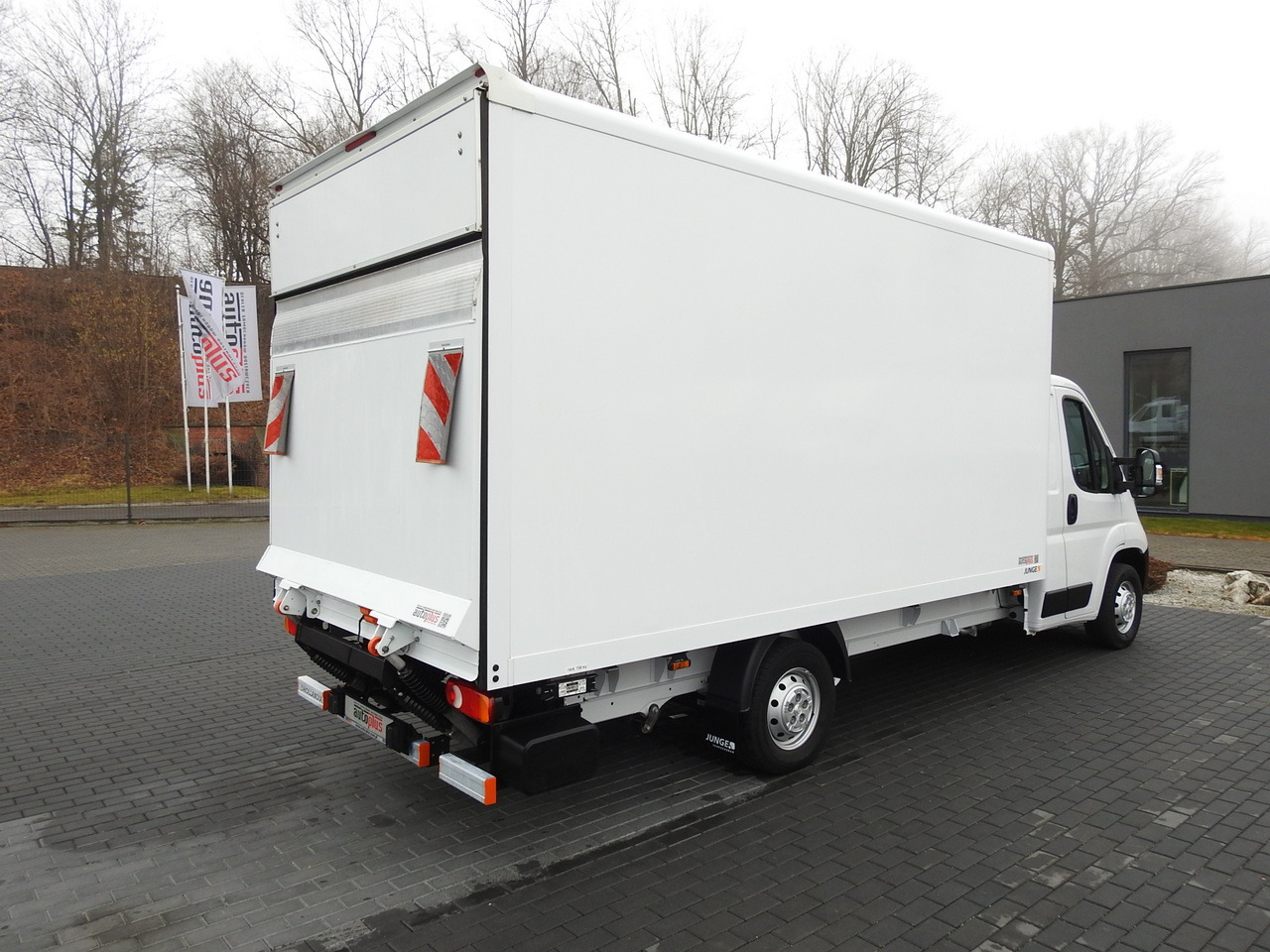 PEUGEOT BOXER BOX LIFT 8 PALLETS CRUISE CONTROL AIR CONDITIONING 140HP - Furgonas su krovinių dėže: foto 3 PEUGEOT BOXER BOX LIFT 8 PALLETS CRUISE CONTROL AIR CONDITIONING 140HP - Furgonas su krovinių dėže: foto 3