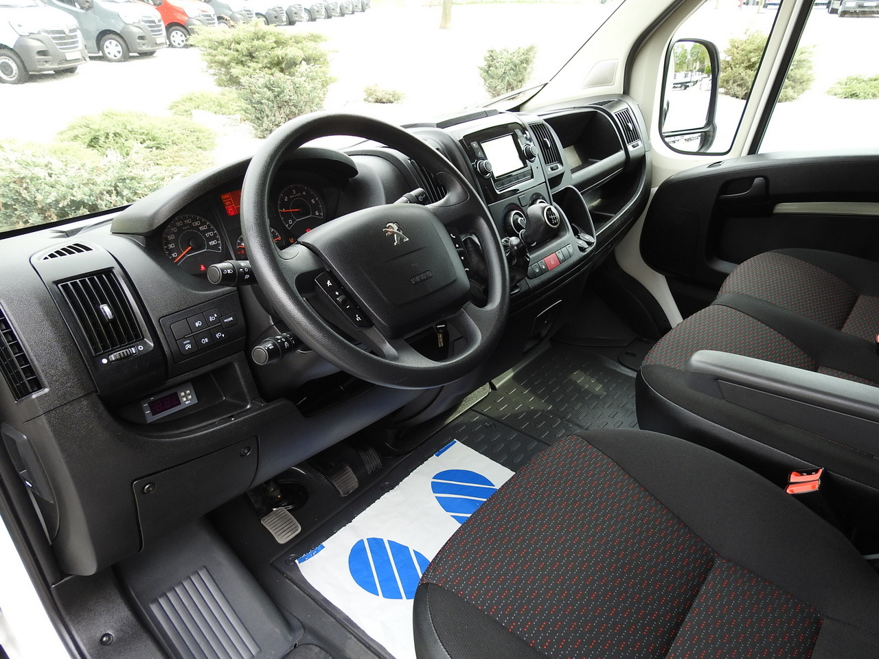 PEUGEOT BOXER REFRIGERATOR VAN 0*C CRUISE CONTROL NAVIGATION AIR CONDITIONING 135HP - Furgonas šaldytuvas: foto 2 PEUGEOT BOXER REFRIGERATOR VAN 0*C CRUISE CONTROL NAVIGATION AIR CONDITIONING 135HP - Furgonas šaldytuvas: foto 2