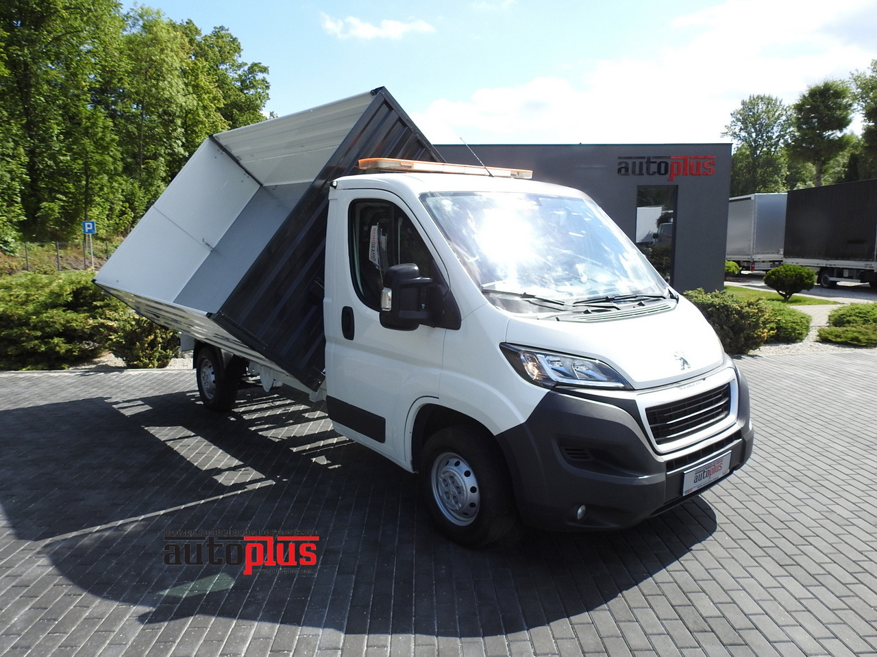 Savivartis sunkvežimis PEUGEOT BOXER THREE-WAY TIPPER  AIR CONDITIONING  130HP: foto 1