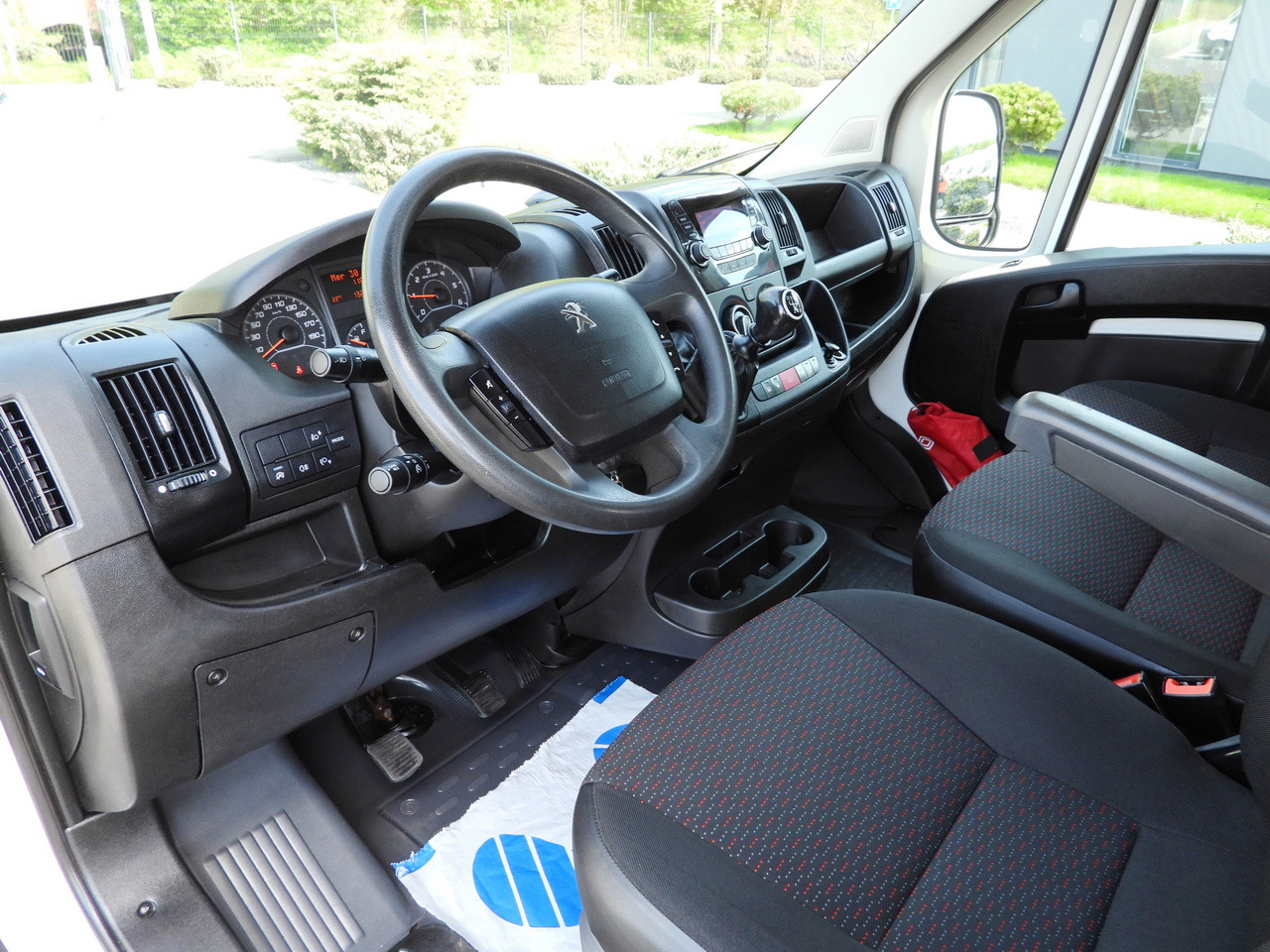 PEUGEOT BOXER TIPPER DOUBLE CABIN DOKA 7 SEATS CRUISE CONTROL AIR CONDITIONING 140HP - Mažas savivartis: foto 2 PEUGEOT BOXER TIPPER DOUBLE CABIN DOKA 7 SEATS CRUISE CONTROL AIR CONDITIONING 140HP - Mažas savivartis: foto 2