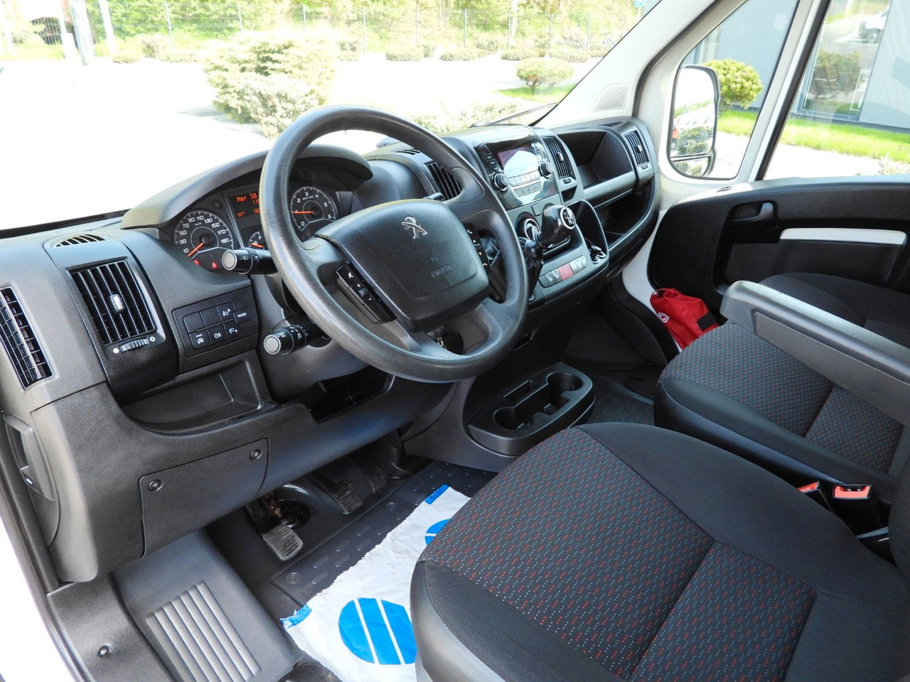 Peugeot BOXER KIPPER DOPPELKABINE DOKA 7 SITZE TEMPOMAT - Mažas savivartis, Komercinis automobilis su dviguba kabina: foto 2 Peugeot BOXER KIPPER DOPPELKABINE DOKA 7 SITZE TEMPOMAT - Mažas savivartis, Komercinis automobilis su dviguba kabina: foto 2