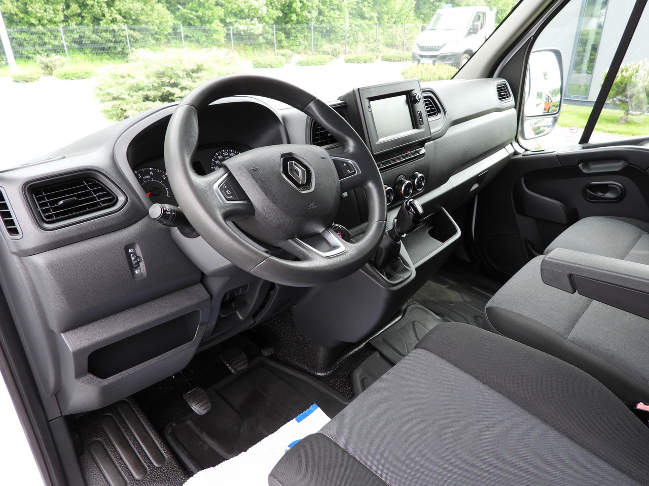 RENAULT MASTER BOX DELIVERY VAN 7 SEATS CRUISE CONTROL NAVIGATION LED LIGHTS AIR CONDITIONING 140HP - Krovininis mikroautobusas: foto 2 RENAULT MASTER BOX DELIVERY VAN 7 SEATS CRUISE CONTROL NAVIGATION LED LIGHTS AIR CONDITIONING 140HP - Krovininis mikroautobusas: foto 2