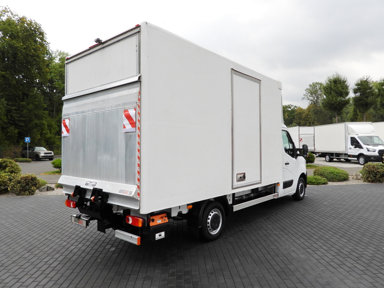 RENAULT MASTER BOX LIFT 8 PALLETS CRUISE CONTROL LED LIGHTS AIR CONDITIONING 145HP - Furgonas su krovinių dėže: foto 3 RENAULT MASTER BOX LIFT 8 PALLETS CRUISE CONTROL LED LIGHTS AIR CONDITIONING 145HP - Furgonas su krovinių dėže: foto 3