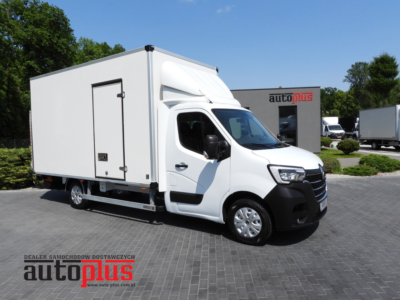 RENAULT MASTER BOX LIFT 8 PALLETS CRUISE CONTROL LED LIGHTS AIR CONDITIONING 165HP - Furgonas su krovinių dėže: foto 1 RENAULT MASTER BOX LIFT 8 PALLETS CRUISE CONTROL LED LIGHTS AIR CONDITIONING 165HP - Furgonas su krovinių dėže: foto 1
