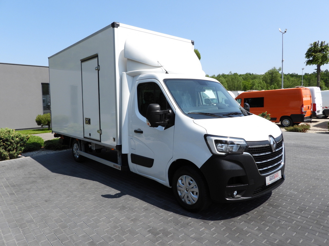 RENAULT MASTER BOX LIFT 8 PALLETS CRUISE CONTROL LED LIGHTS AIR CONDITIONING 165HP - Furgonas su krovinių dėže: foto 4 RENAULT MASTER BOX LIFT 8 PALLETS CRUISE CONTROL LED LIGHTS AIR CONDITIONING 165HP - Furgonas su krovinių dėže: foto 4