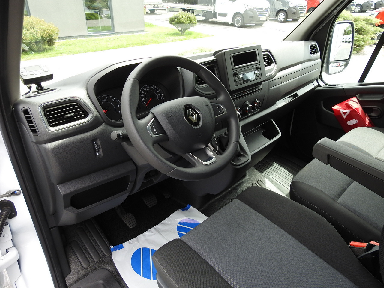 RENAULT MASTER NEW REGRIGERATOR BOX -10*C 8 PALLETS CRUISE CONTROL AIR CONDITIONING LED LIGHTS GUARANTEE 165HP - Furgonas šaldytuvas: foto 2 RENAULT MASTER NEW REGRIGERATOR BOX -10*C 8 PALLETS CRUISE CONTROL AIR CONDITIONING LED LIGHTS GUARANTEE 165HP - Furgonas šaldytuvas: foto 2