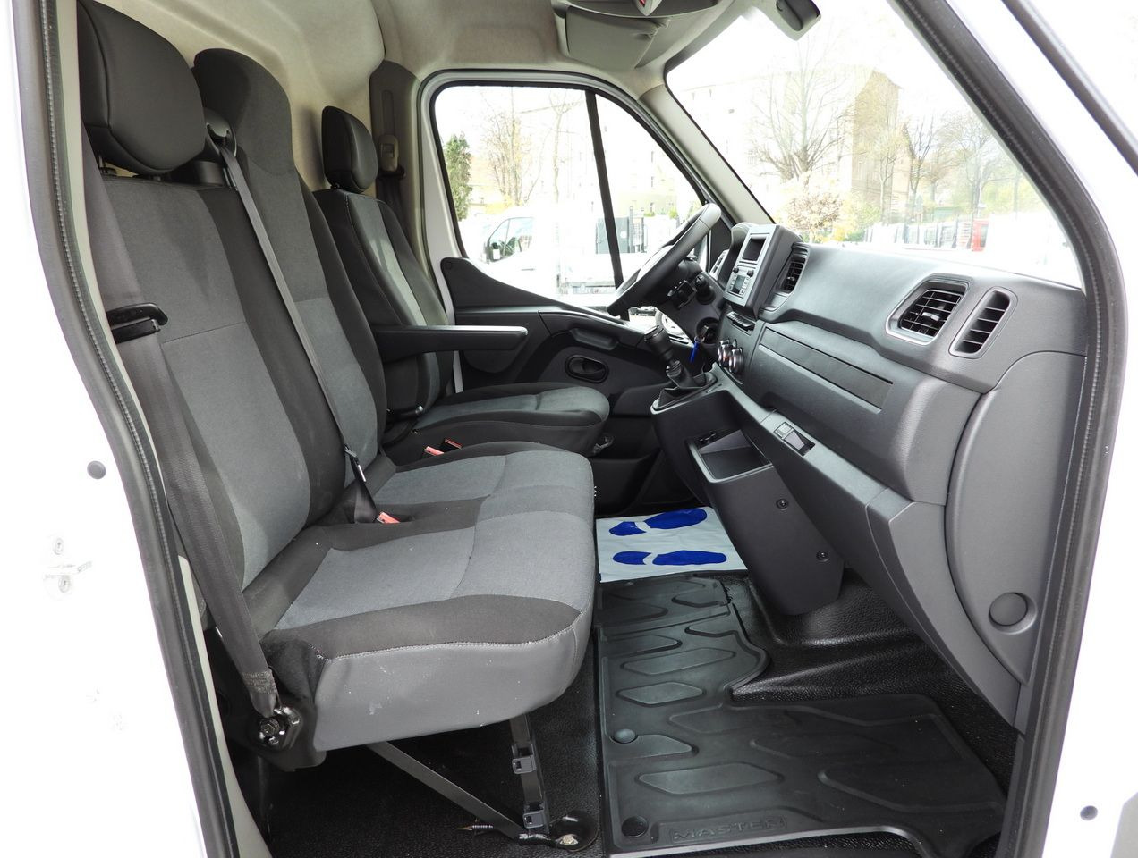 Furgonas šaldytuvas RENAULT MASTER REFRIGERATOR VAN 0*C CRUISE CONTROL LED LIGHTS AIR CONDITIONING 135HP: foto 44 Furgonas šaldytuvas RENAULT MASTER REFRIGERATOR VAN 0*C CRUISE CONTROL LED LIGHTS AIR CONDITIONING 135HP: foto 44