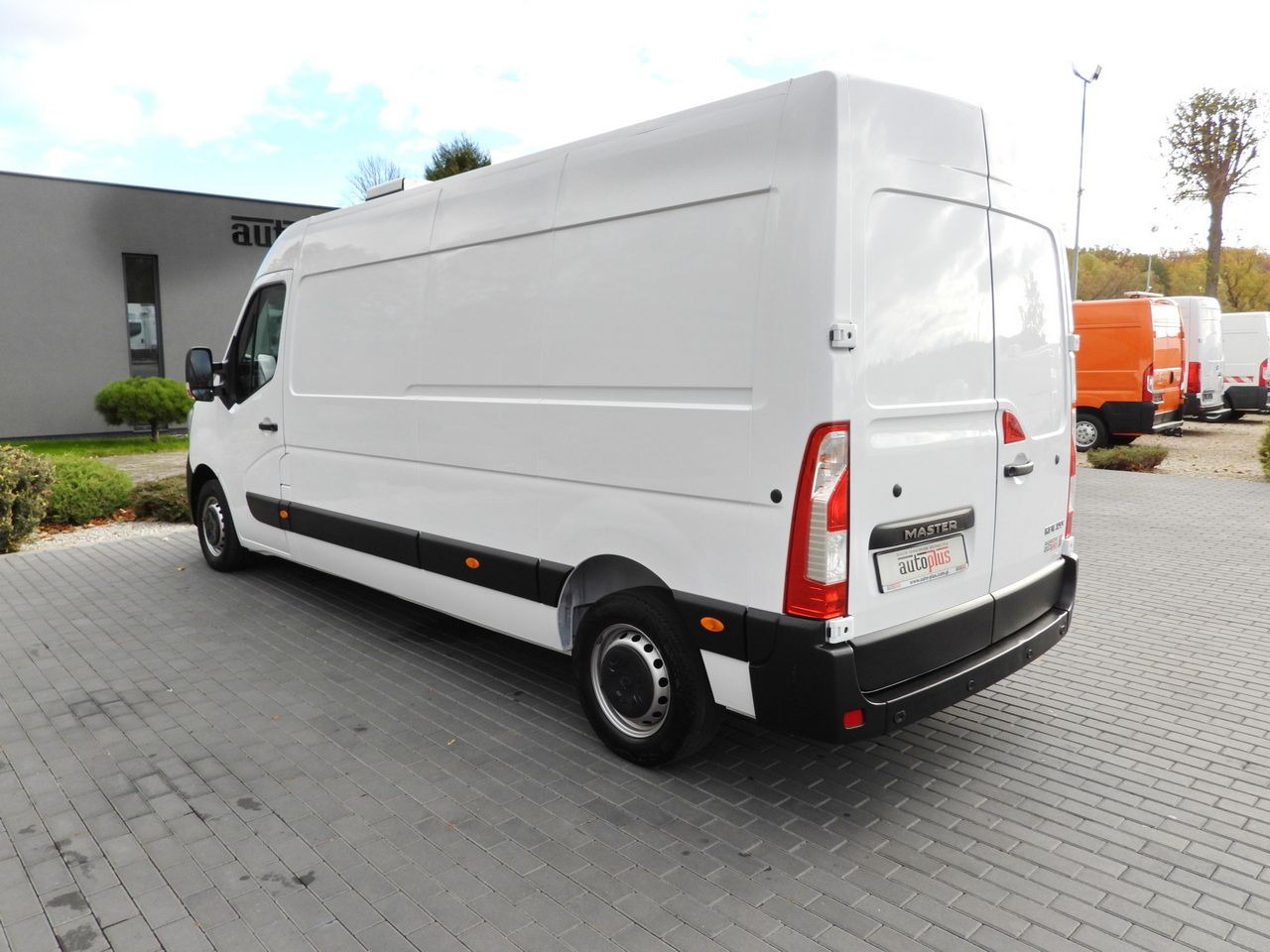 Furgonas šaldytuvas RENAULT MASTER REFRIGERATOR VAN 0*C CRUISE CONTROL LED LIGHTS AIR CONDITIONING 135HP: foto 10 Furgonas šaldytuvas RENAULT MASTER REFRIGERATOR VAN 0*C CRUISE CONTROL LED LIGHTS AIR CONDITIONING 135HP: foto 10