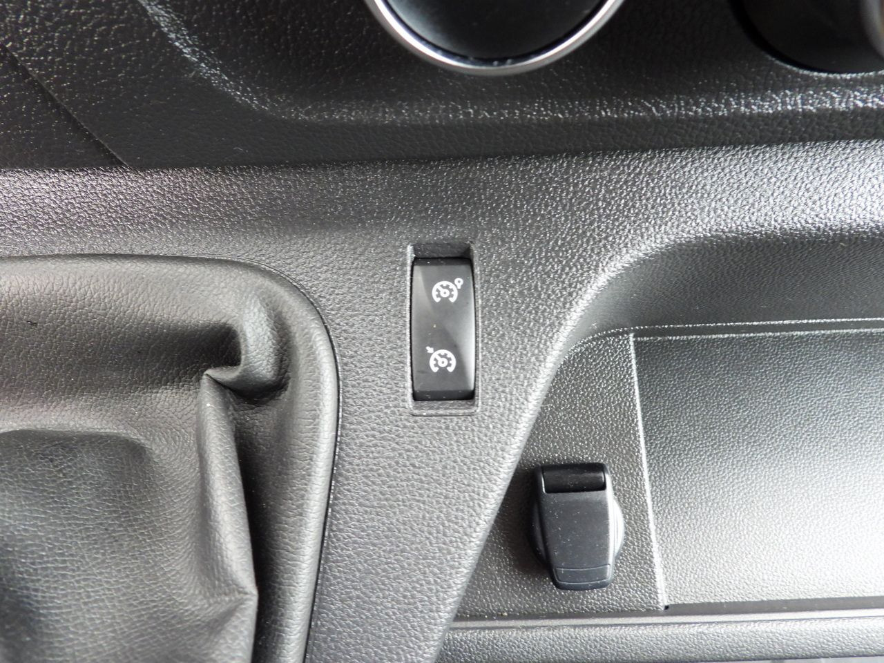 Furgonas šaldytuvas RENAULT MASTER REFRIGERATOR VAN 0*C CRUISE CONTROL LED LIGHTS AIR CONDITIONING 135HP: foto 42 Furgonas šaldytuvas RENAULT MASTER REFRIGERATOR VAN 0*C CRUISE CONTROL LED LIGHTS AIR CONDITIONING 135HP: foto 42