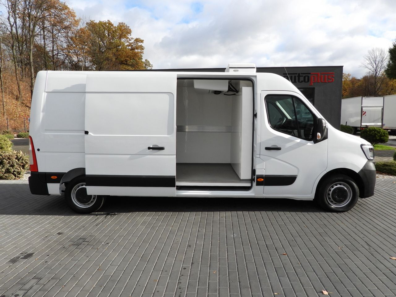 Furgonas šaldytuvas RENAULT MASTER REFRIGERATOR VAN 0*C CRUISE CONTROL LED LIGHTS AIR CONDITIONING 135HP: foto 8 Furgonas šaldytuvas RENAULT MASTER REFRIGERATOR VAN 0*C CRUISE CONTROL LED LIGHTS AIR CONDITIONING 135HP: foto 8