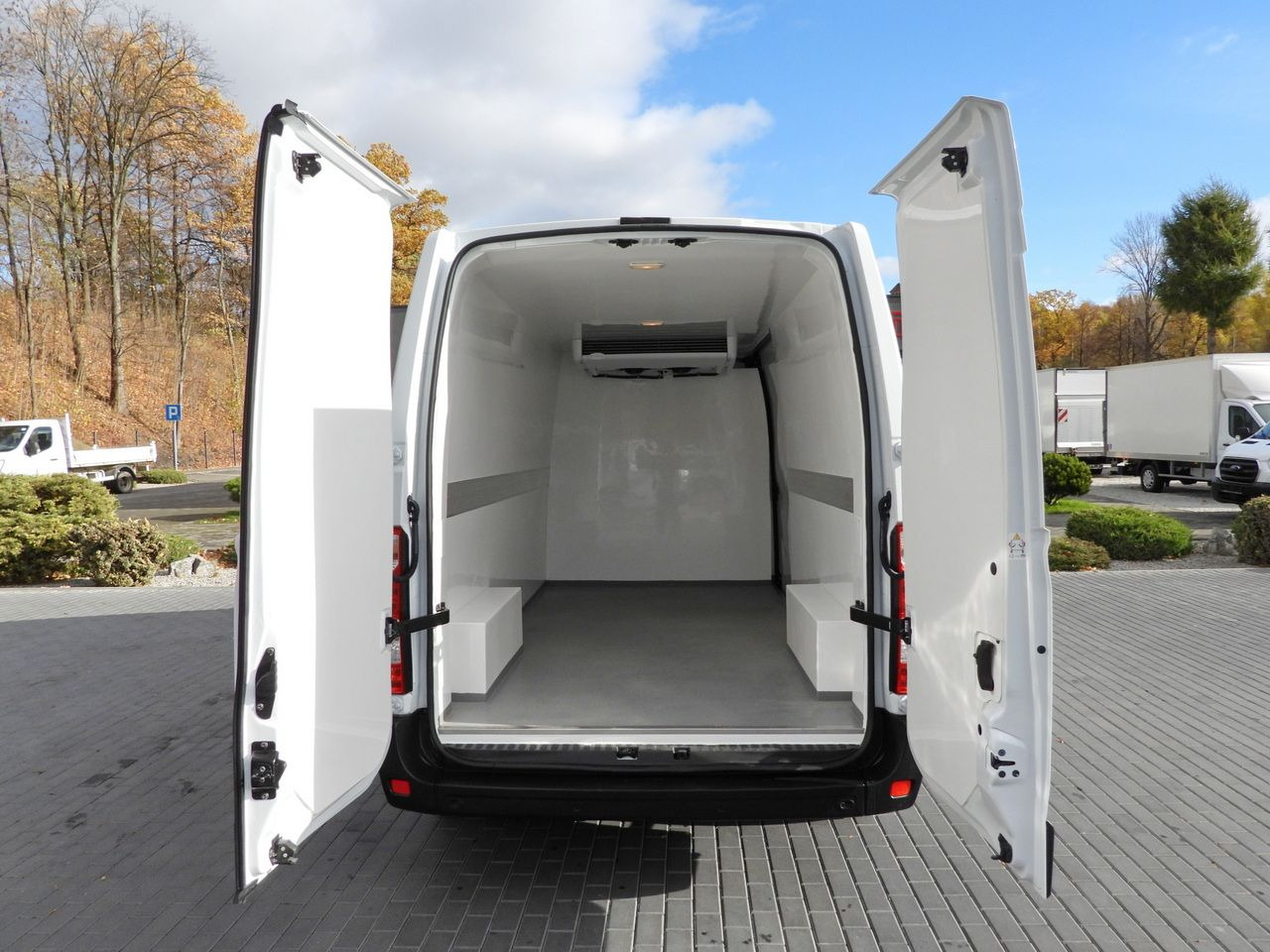 Furgonas šaldytuvas RENAULT MASTER REFRIGERATOR VAN 0*C CRUISE CONTROL LED LIGHTS AIR CONDITIONING 135HP: foto 12 Furgonas šaldytuvas RENAULT MASTER REFRIGERATOR VAN 0*C CRUISE CONTROL LED LIGHTS AIR CONDITIONING 135HP: foto 12