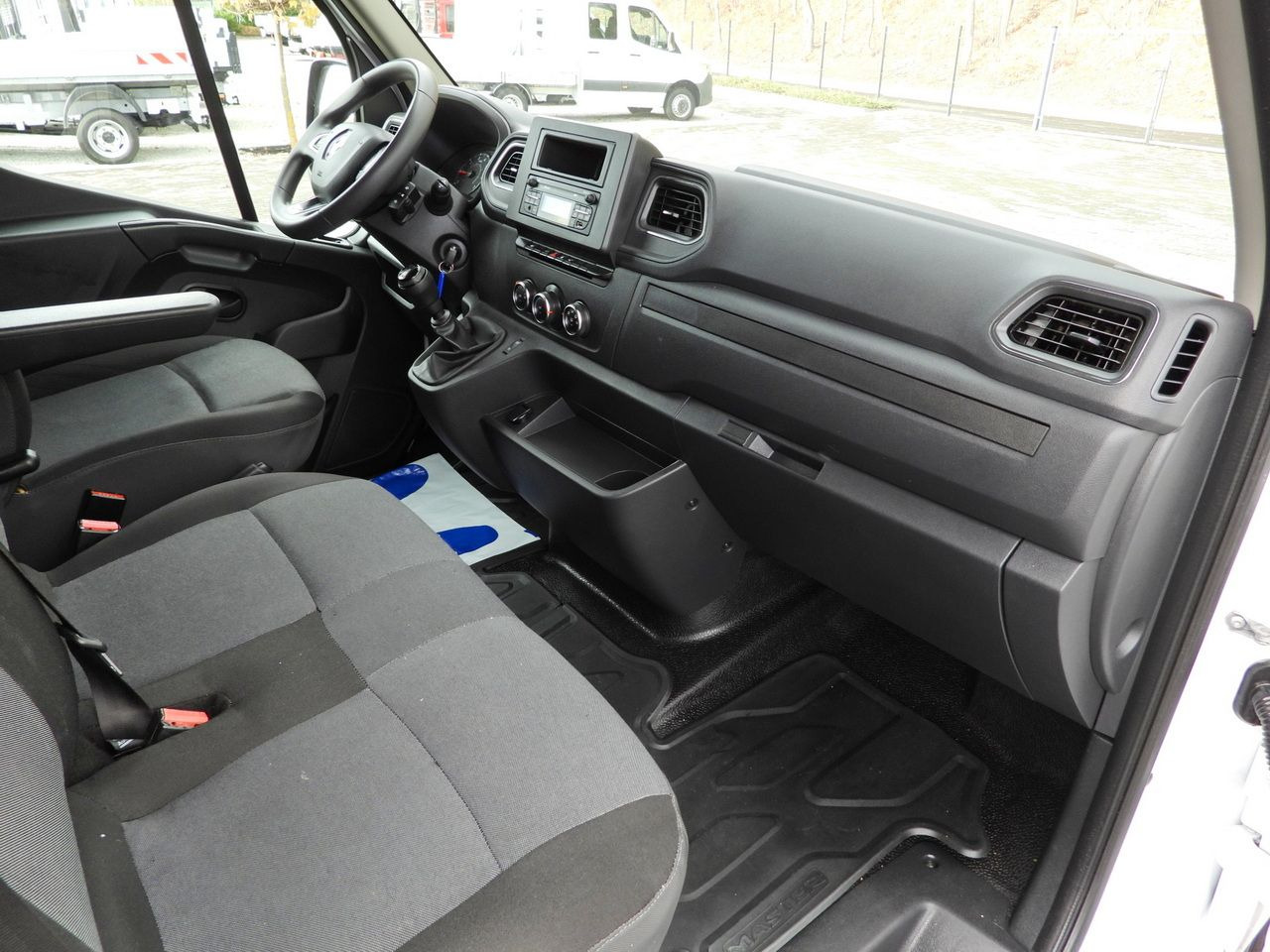 Furgonas šaldytuvas RENAULT MASTER REFRIGERATOR VAN 0*C CRUISE CONTROL LED LIGHTS AIR CONDITIONING 135HP: foto 46 Furgonas šaldytuvas RENAULT MASTER REFRIGERATOR VAN 0*C CRUISE CONTROL LED LIGHTS AIR CONDITIONING 135HP: foto 46