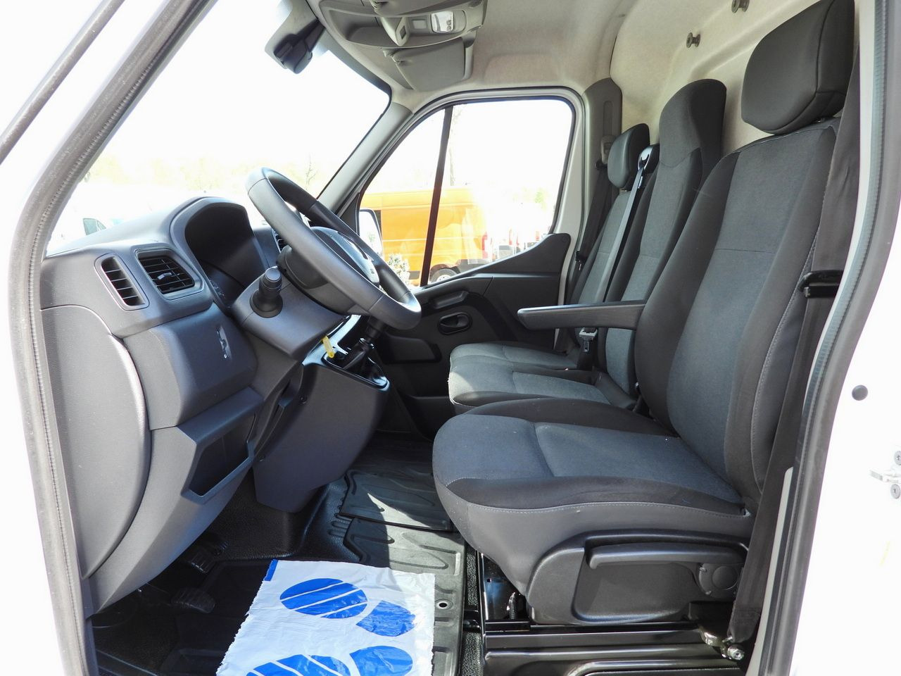 Furgonas šaldytuvas RENAULT MASTER REFRIGERATOR VAN 0*C CRUISE CONTROL LED LIGHTS AIR CONDITIONING 135HP: foto 30 Furgonas šaldytuvas RENAULT MASTER REFRIGERATOR VAN 0*C CRUISE CONTROL LED LIGHTS AIR CONDITIONING 135HP: foto 30