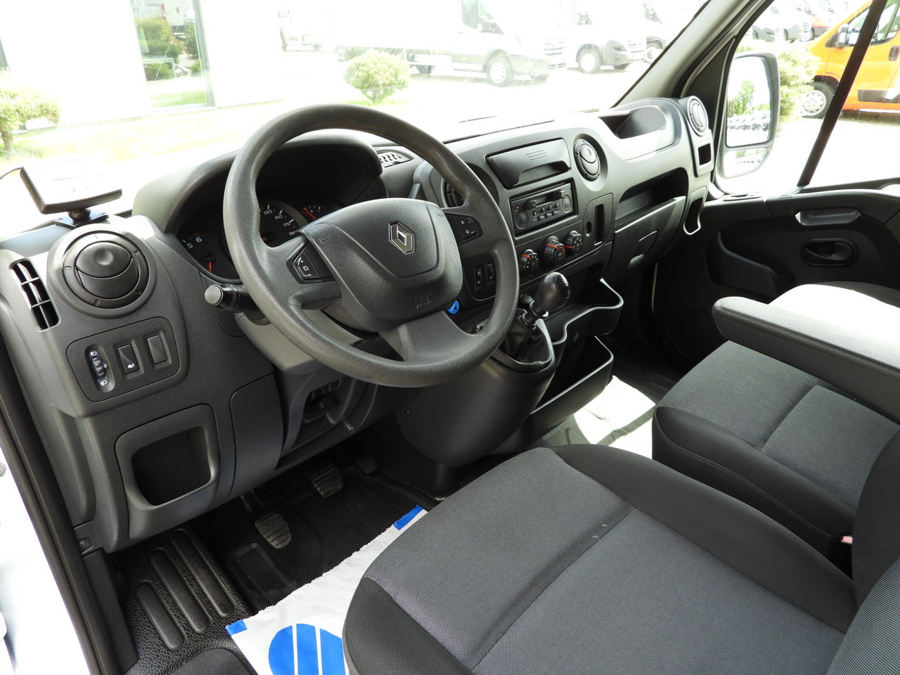 RENAULT MASTER REFRIGERATOR VAN -20*C POWER SUPPLY 230V CRUISE CONTROL AIR CONDITIONING 145HP - Furgonas šaldytuvas: foto 2 RENAULT MASTER REFRIGERATOR VAN -20*C POWER SUPPLY 230V CRUISE CONTROL AIR CONDITIONING 145HP - Furgonas šaldytuvas: foto 2