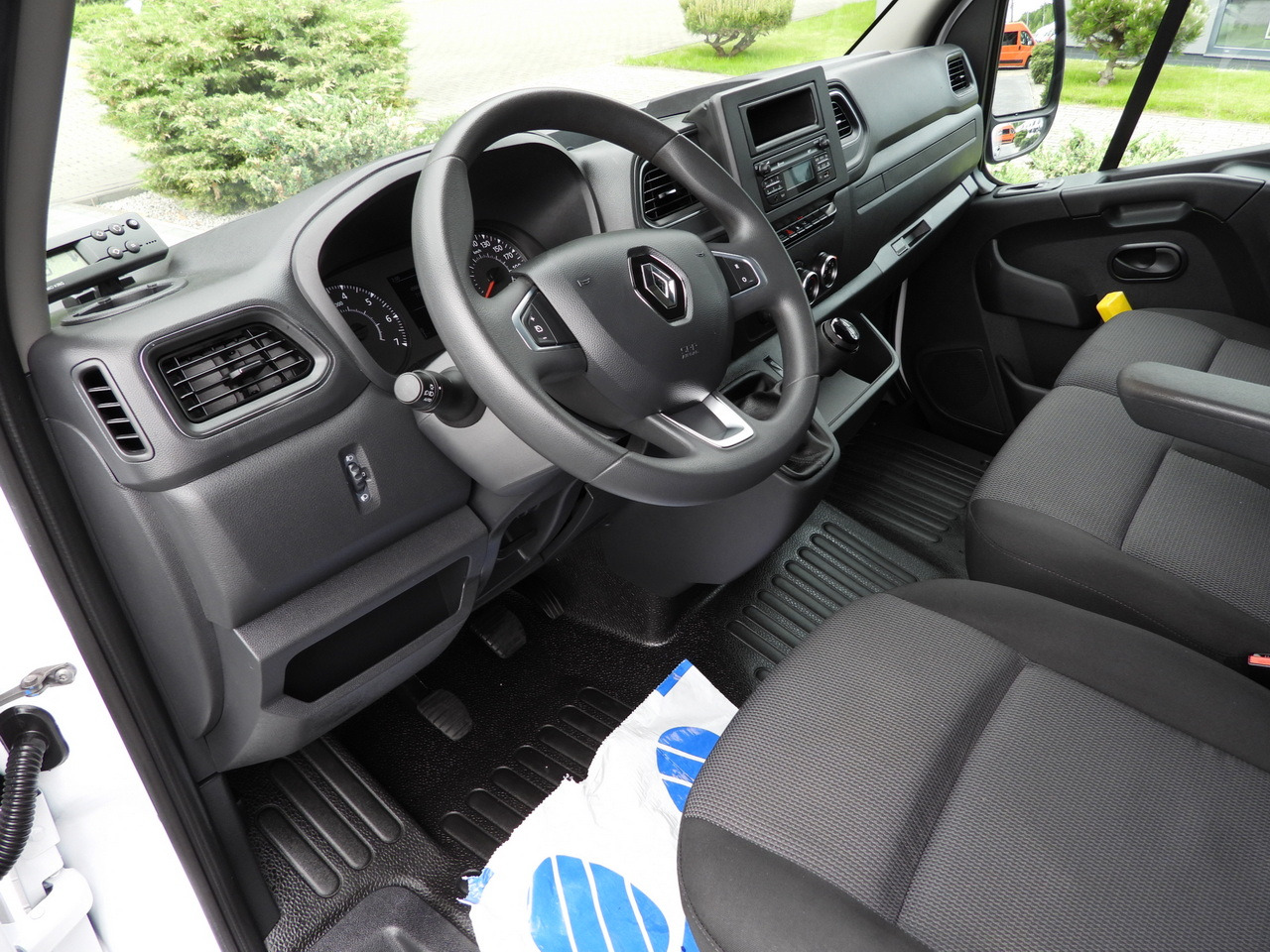 RENAULT MASTER REFRIGERATOR VAN -5*C CRUISE CONTROL NAVIGATION LED LIGHTS AIR CONDITIONING 135HP - Furgonas šaldytuvas: foto 2 RENAULT MASTER REFRIGERATOR VAN -5*C CRUISE CONTROL NAVIGATION LED LIGHTS AIR CONDITIONING 135HP - Furgonas šaldytuvas: foto 2