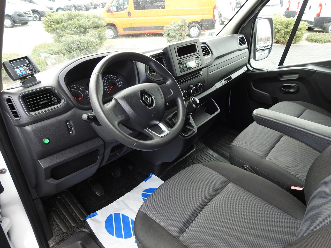 RENAULT MASTER REGRIGERATOR BOX 0*C LED LIGHTS AIR CONDITIONING 145HP - Furgonas šaldytuvas: foto 2 RENAULT MASTER REGRIGERATOR BOX 0*C LED LIGHTS AIR CONDITIONING 145HP - Furgonas šaldytuvas: foto 2