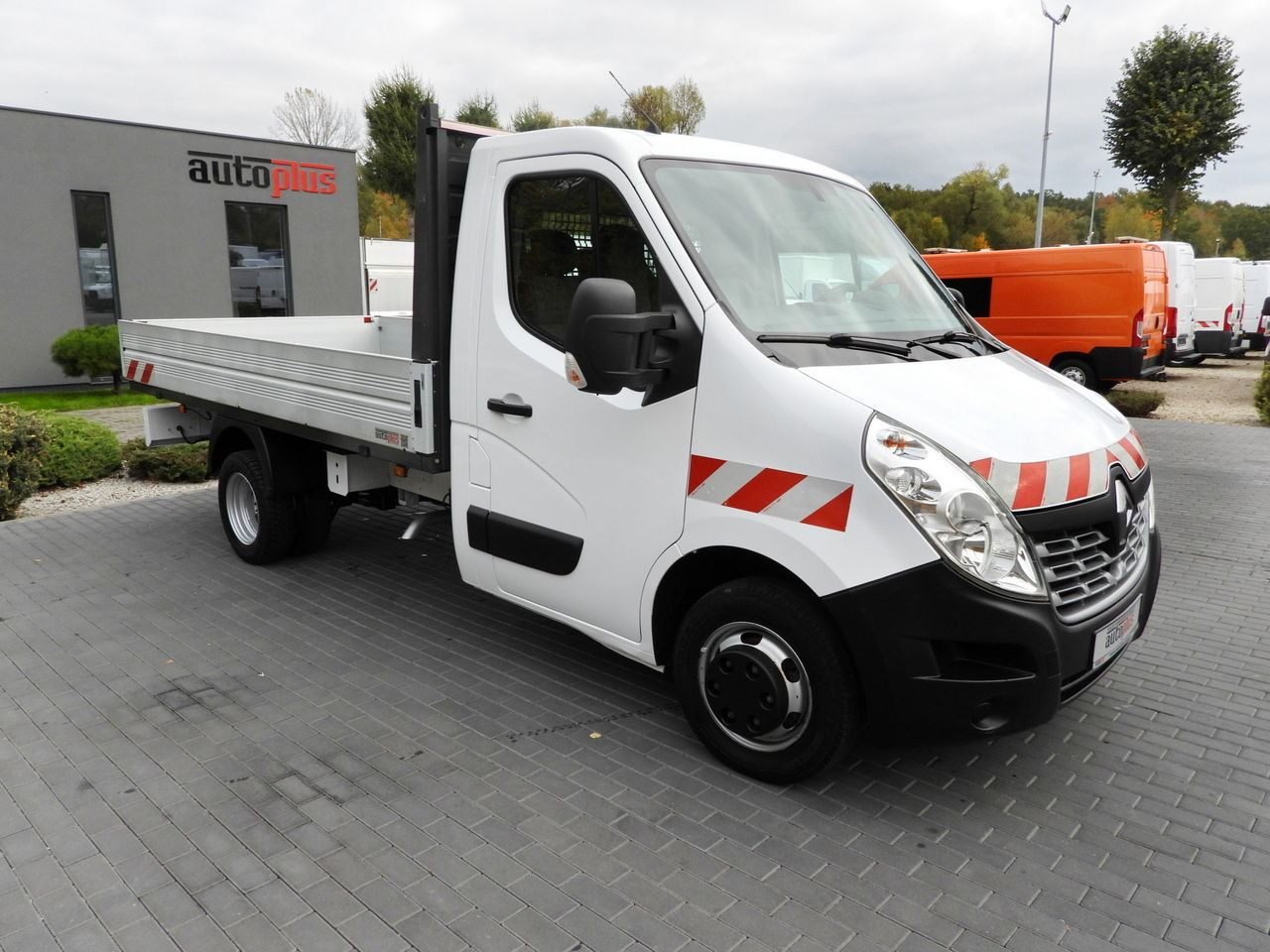 RENAULT MASTER STAKE BODY CRUISE CONTROL NAVIGATION TWIN WHEELS AIR CONDITIONING 130HP - Bortinis automobilis: foto 4 RENAULT MASTER STAKE BODY CRUISE CONTROL NAVIGATION TWIN WHEELS AIR CONDITIONING 130HP - Bortinis automobilis: foto 4