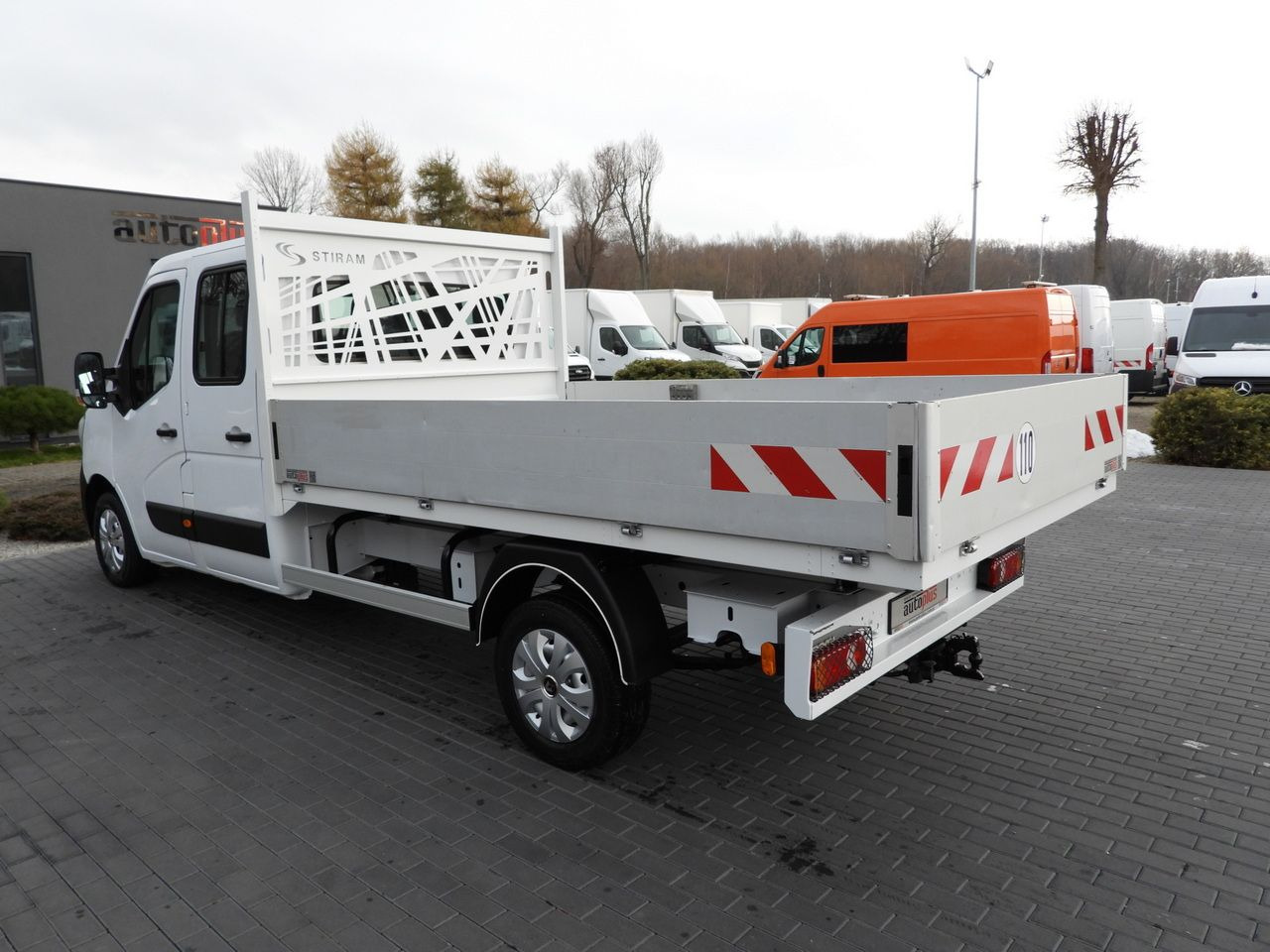 Komercinis automobilis su dviguba kabina RENAULT MASTER STAKE BODY DOUBLE CABIN DOKA 6 SEATS CRUISE CONTROL NAVIGATION LED LIGHTS AIR CONDITIONING 150HP: foto 9 Komercinis automobilis su dviguba kabina RENAULT MASTER STAKE BODY DOUBLE CABIN DOKA 6 SEATS CRUISE CONTROL NAVIGATION LED LIGHTS AIR CONDITIONING 150HP: foto 9