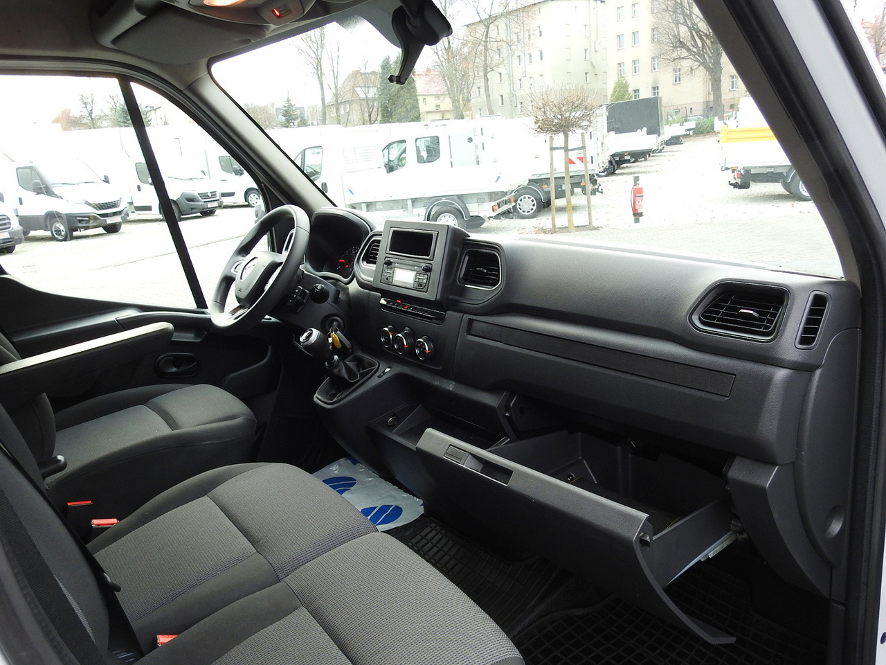 Tentinis mikroautobusas RENAULT MASTER TARPAULIN 10 PALLETS WEBASTO CRUISE CONTROL AIR CONDITIONING LED LIGHTS PNEUMATICS 165HP: foto 47 Tentinis mikroautobusas RENAULT MASTER TARPAULIN 10 PALLETS WEBASTO CRUISE CONTROL AIR CONDITIONING LED LIGHTS PNEUMATICS 165HP: foto 47