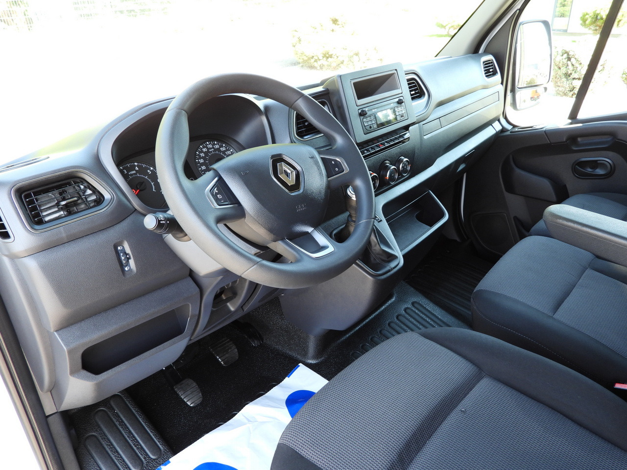 RENAULT MASTER TARPAULIN 10 PALLETS WEBASTO CRUISE CONTROL LED LIGHTS AIR CONDITIONING 165HP - Tentinis mikroautobusas: foto 2 RENAULT MASTER TARPAULIN 10 PALLETS WEBASTO CRUISE CONTROL LED LIGHTS AIR CONDITIONING 165HP - Tentinis mikroautobusas: foto 2