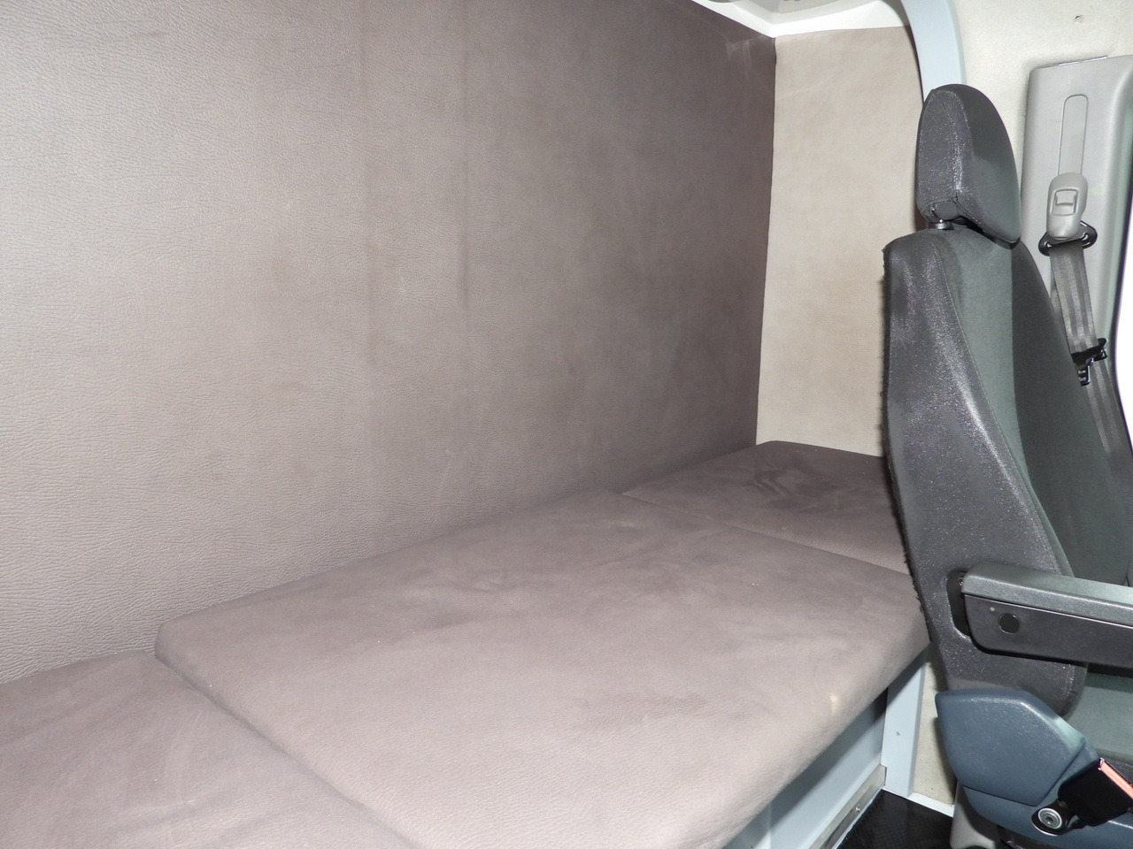 RENAULT MASTER TARPAULIN LIFT 10 PALLETS WEBASTO CRUISE CONTROL LED LIGHTS AIR CONDITIONING  165HP lizingą RENAULT MASTER TARPAULIN LIFT 10 PALLETS WEBASTO CRUISE CONTROL LED LIGHTS AIR CONDITIONING  165HP: foto 50