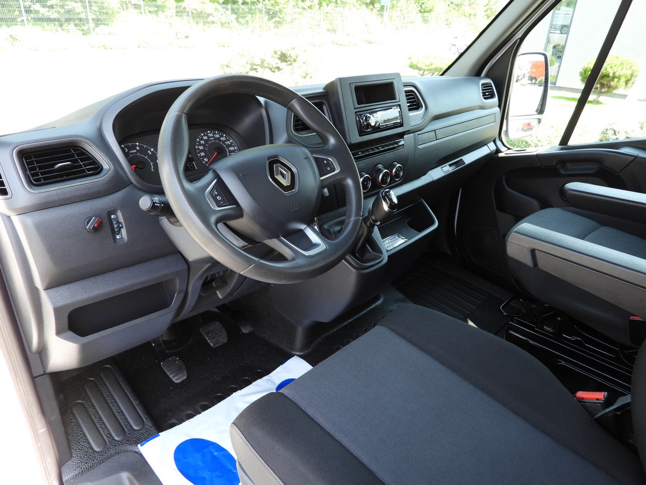 RENAULT MASTER TIPPER DOUBLE CABIN DOKA 6 SEATS CRUISE CONTROL LED LIGHTS TWIN WHEELS AIR CONDITIONING  130HP - Mažas savivartis: foto 2 RENAULT MASTER TIPPER DOUBLE CABIN DOKA 6 SEATS CRUISE CONTROL LED LIGHTS TWIN WHEELS AIR CONDITIONING  130HP - Mažas savivartis: foto 2
