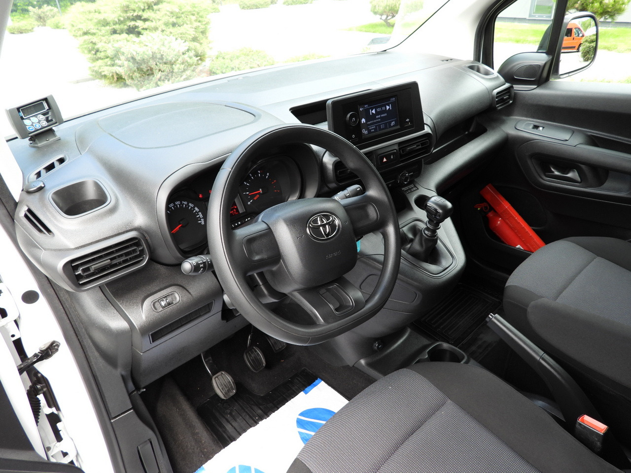 TOYOTA PROACE CITY  REFRIGERATOR VAN -15*C POWER SUPPLY 230V CRUISE CONTROL AIR CONDITIONING  100HP - Furgonas šaldytuvas: foto 2 TOYOTA PROACE CITY  REFRIGERATOR VAN -15*C POWER SUPPLY 230V CRUISE CONTROL AIR CONDITIONING  100HP - Furgonas šaldytuvas: foto 2