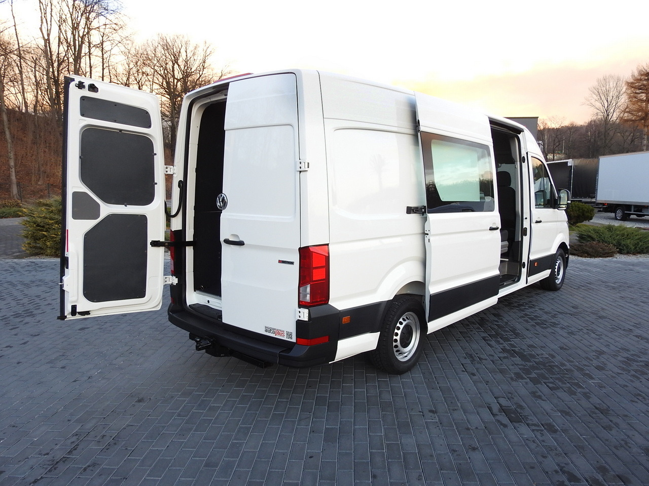 VOLKSWAGEN CRAFTER 4X4 4MOTION BOX DELIVERY VAN 7 SEATS AIR CONDITIONING  140HP - Krovininis mikroautobusas: foto 3 VOLKSWAGEN CRAFTER 4X4 4MOTION BOX DELIVERY VAN 7 SEATS AIR CONDITIONING  140HP - Krovininis mikroautobusas: foto 3