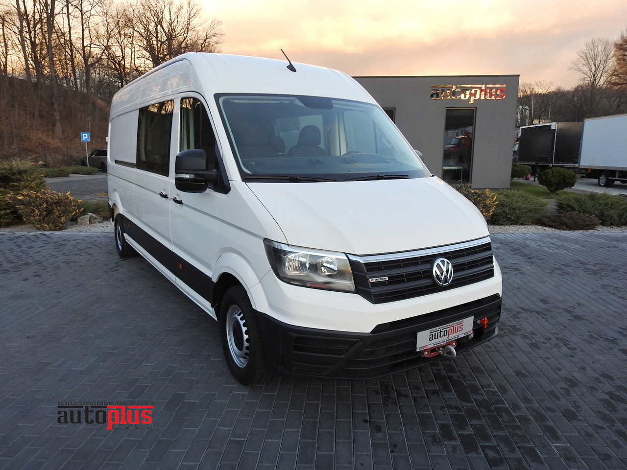 VOLKSWAGEN CRAFTER 4X4 4MOTION BOX DELIVERY VAN 7 SEATS AIR CONDITIONING  140HP - Krovininis mikroautobusas: foto 1 VOLKSWAGEN CRAFTER 4X4 4MOTION BOX DELIVERY VAN 7 SEATS AIR CONDITIONING  140HP - Krovininis mikroautobusas: foto 1
