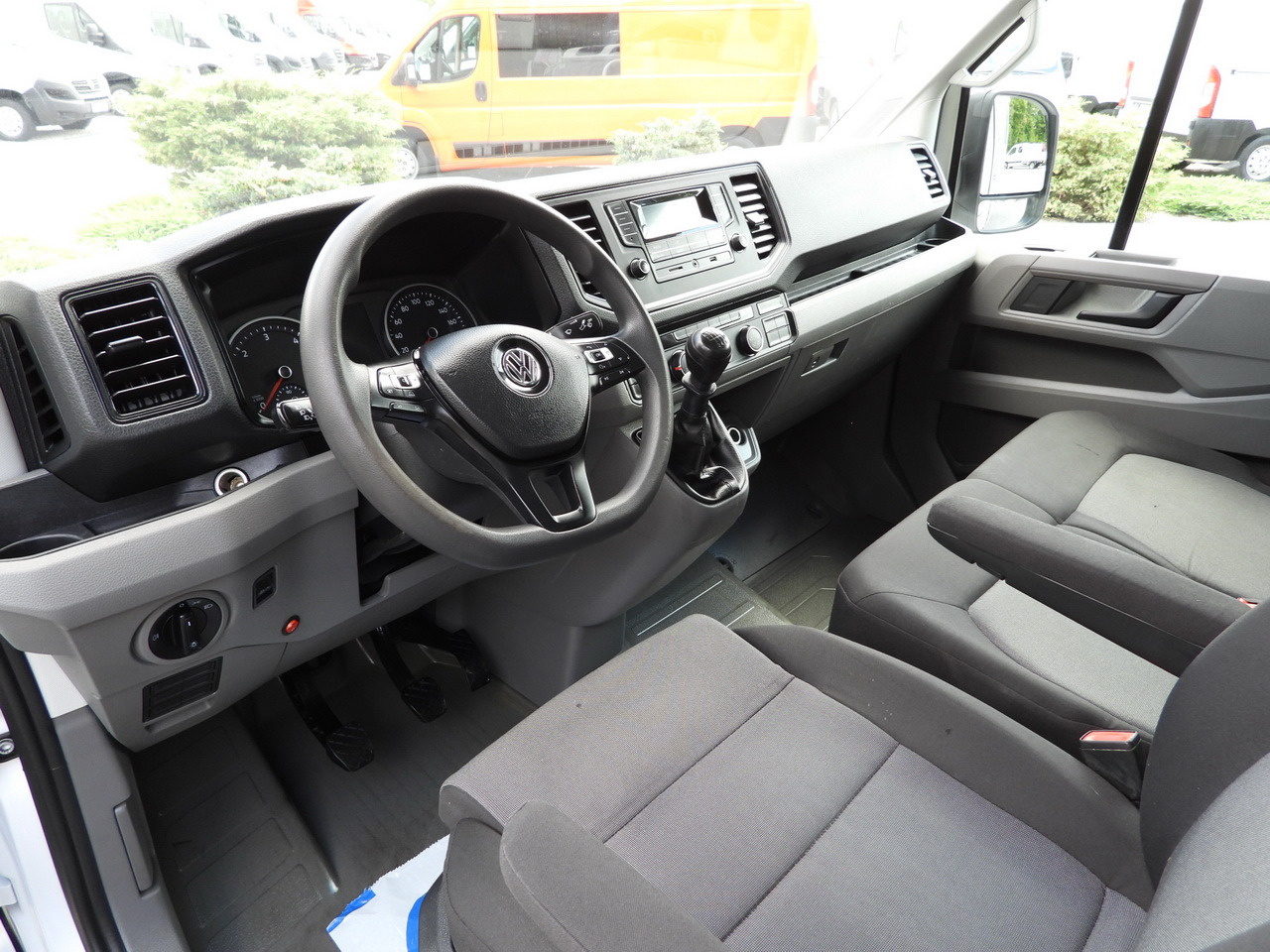 VOLKSWAGEN CRAFTER TARPAULIN 10 PALLETS WEBASTO CRUISE CONTROL AIR CONDITIONING 180HP - Tentinis mikroautobusas: foto 2 VOLKSWAGEN CRAFTER TARPAULIN 10 PALLETS WEBASTO CRUISE CONTROL AIR CONDITIONING 180HP - Tentinis mikroautobusas: foto 2