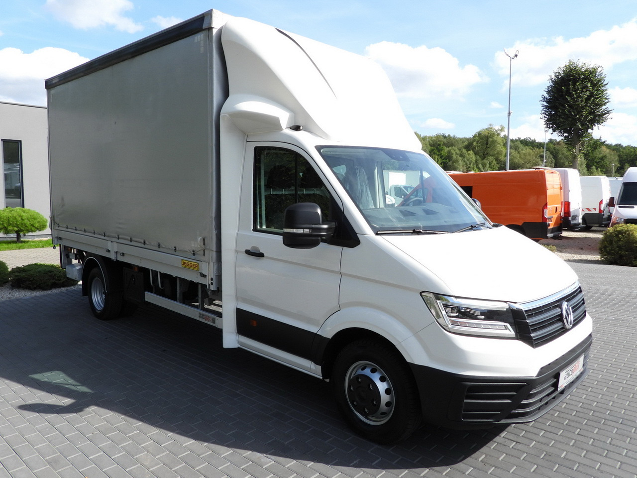 VOLKSWAGEN CRAFTER TARPAULIN LIFT 8 PALLETS CRUISE CONTROL LED LIGHTS TWIN WHEELS AIR CONDITIONING  180HP - Tentinis mikroautobusas: foto 4 VOLKSWAGEN CRAFTER TARPAULIN LIFT 8 PALLETS CRUISE CONTROL LED LIGHTS TWIN WHEELS AIR CONDITIONING  180HP - Tentinis mikroautobusas: foto 4