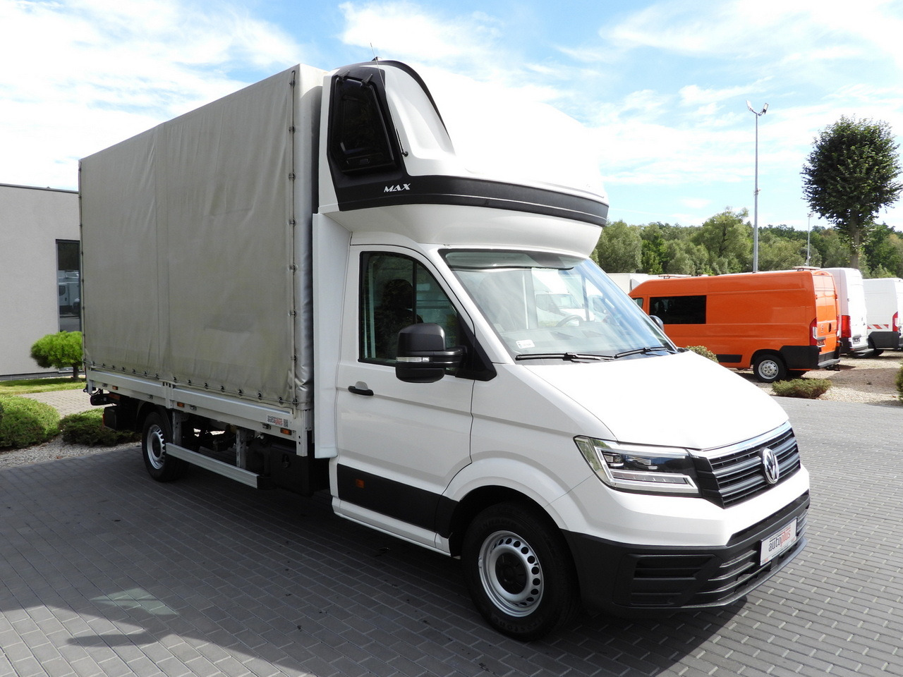 VOLKSWAGEN CRAFTER TARPAULIN LIFT 8 PALLETS WEBASTO CRUISE CONTROL LED LIGHTS AIR CONDITIONING 180HP - Tentinis mikroautobusas: foto 4 VOLKSWAGEN CRAFTER TARPAULIN LIFT 8 PALLETS WEBASTO CRUISE CONTROL LED LIGHTS AIR CONDITIONING 180HP - Tentinis mikroautobusas: foto 4
