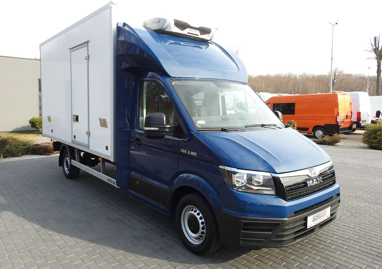 Volkswagen CRAFTER KÜHLKOFFER -5*C 8 PALETTEN HEIZFUNKTION - Furgonas šaldytuvas: foto 4 Volkswagen CRAFTER KÜHLKOFFER -5*C 8 PALETTEN HEIZFUNKTION - Furgonas šaldytuvas: foto 4