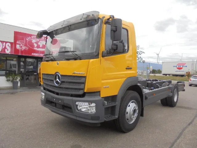 Mercedes-Benz Atego 1518 NEW DEMO MET FABRIEKS GARANTIE - Važiuoklės sunkvežimis: foto 1 Mercedes-Benz Atego 1518 NEW DEMO MET FABRIEKS GARANTIE - Važiuoklės sunkvežimis: foto 1