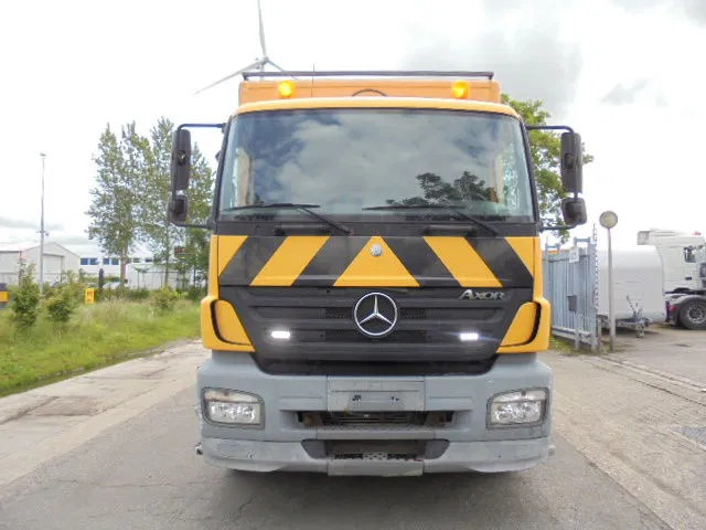 Mercedes-Benz Axor 1828 - Sunkvežimis su kranu: foto 2 Mercedes-Benz Axor 1828 - Sunkvežimis su kranu: foto 2