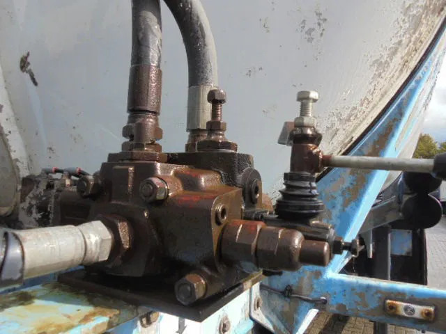 SPITZER BP SK 50 - Puspriekabė cisterna: foto 3 SPITZER BP SK 50 - Puspriekabė cisterna: foto 3