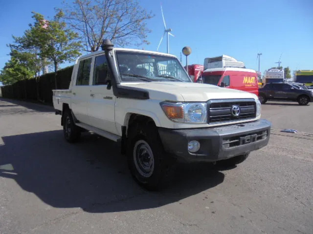 Toyota Land Cruiser HJ79L 4X4 CREWCAB PICKUP EXPORT OUTSIDE EU ONLY - Lengvasis automobilis: foto 3 Toyota Land Cruiser HJ79L 4X4 CREWCAB PICKUP EXPORT OUTSIDE EU ONLY - Lengvasis automobilis: foto 3