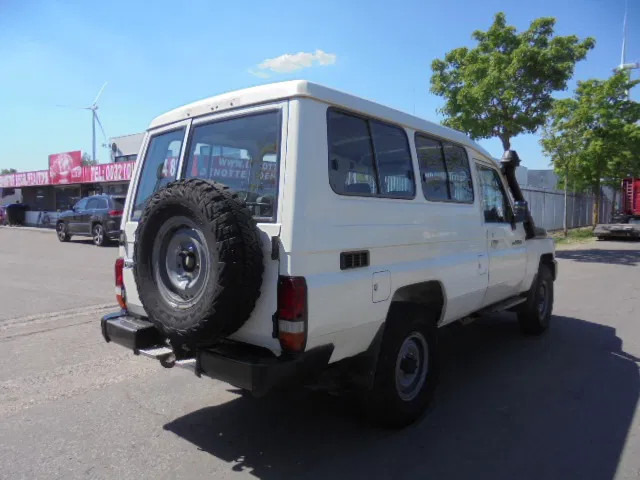 Toyota Land Cruiser HZJ78L 4X4 EXPORT OUTSIDE EU ONLY - Lengvasis automobilis: foto 5 Toyota Land Cruiser HZJ78L 4X4 EXPORT OUTSIDE EU ONLY - Lengvasis automobilis: foto 5