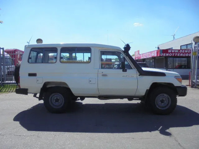 Toyota Land Cruiser HZJ78L 4X4 EXPORT OUTSIDE EU ONLY - Lengvasis automobilis: foto 4 Toyota Land Cruiser HZJ78L 4X4 EXPORT OUTSIDE EU ONLY - Lengvasis automobilis: foto 4