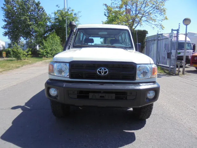 Toyota Land Cruiser HZJ78L 4X4 EXPORT OUTSIDE EU ONLY - Lengvasis automobilis: foto 2 Toyota Land Cruiser HZJ78L 4X4 EXPORT OUTSIDE EU ONLY - Lengvasis automobilis: foto 2