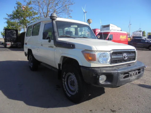 Toyota Land Cruiser HZJ78L 4X4 EXPORT OUTSIDE EU ONLY - Lengvasis automobilis: foto 3 Toyota Land Cruiser HZJ78L 4X4 EXPORT OUTSIDE EU ONLY - Lengvasis automobilis: foto 3