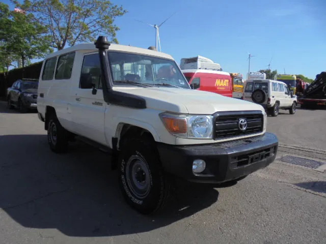 Toyota Land Cruiser HZJ78L 4X4 EXPORT OUTSIDE EU ONLY - Lengvasis automobilis: foto 3 Toyota Land Cruiser HZJ78L 4X4 EXPORT OUTSIDE EU ONLY - Lengvasis automobilis: foto 3