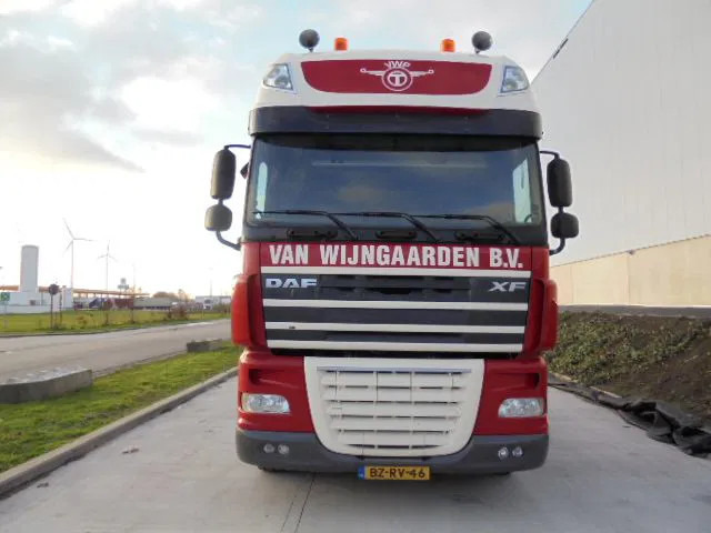 DAF XF 105 SUPER-SPACE 460 6X2 - Vilkikas: foto 2 DAF XF 105 SUPER-SPACE 460 6X2 - Vilkikas: foto 2