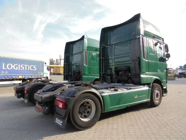 DAF XF 106.460 SUPER SPACE CAB - Vilkikas: foto 5 DAF XF 106.460 SUPER SPACE CAB - Vilkikas: foto 5