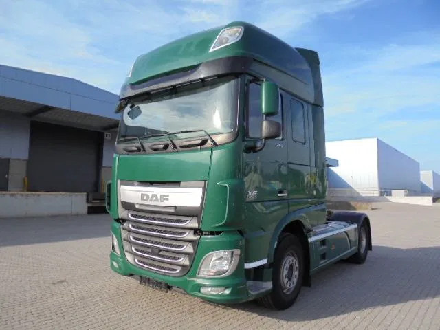 DAF XF 106.460 SUPER SPACE CAB - Vilkikas: foto 1 DAF XF 106.460 SUPER SPACE CAB - Vilkikas: foto 1